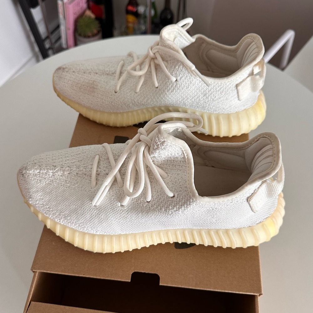 Yeezy Boost 350 v2 in Cream